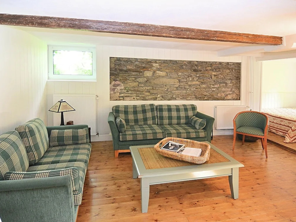 Detached Holiday Home in the Sauerland Region - Fenced-In Garden with Garden Furniture