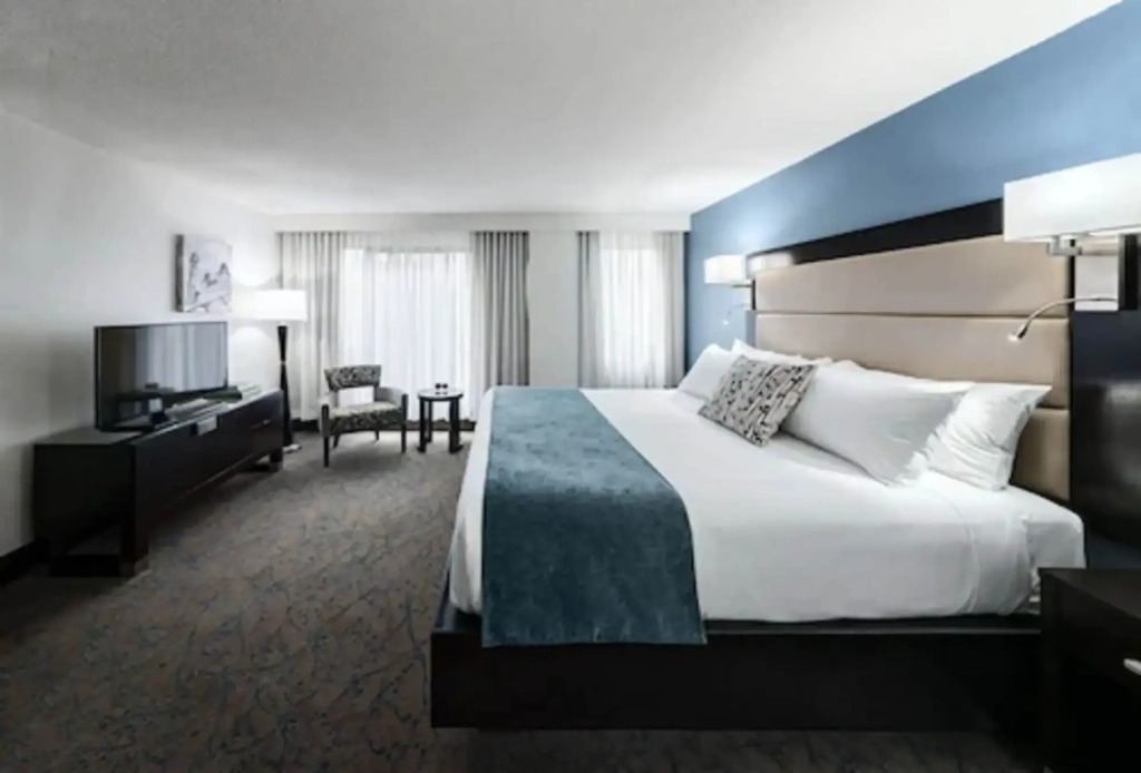 Ottawa Embassy Hotel & Suites