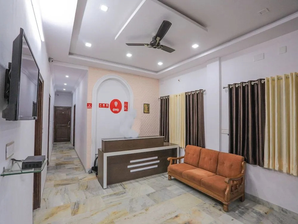 OYO 9971 Hotel Royal T