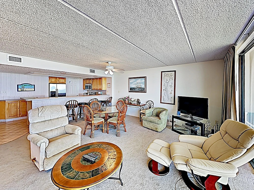 New Listing! Gulf-view Beauty W/ Pools, Gym, Sauna 3 Bedroom Condo