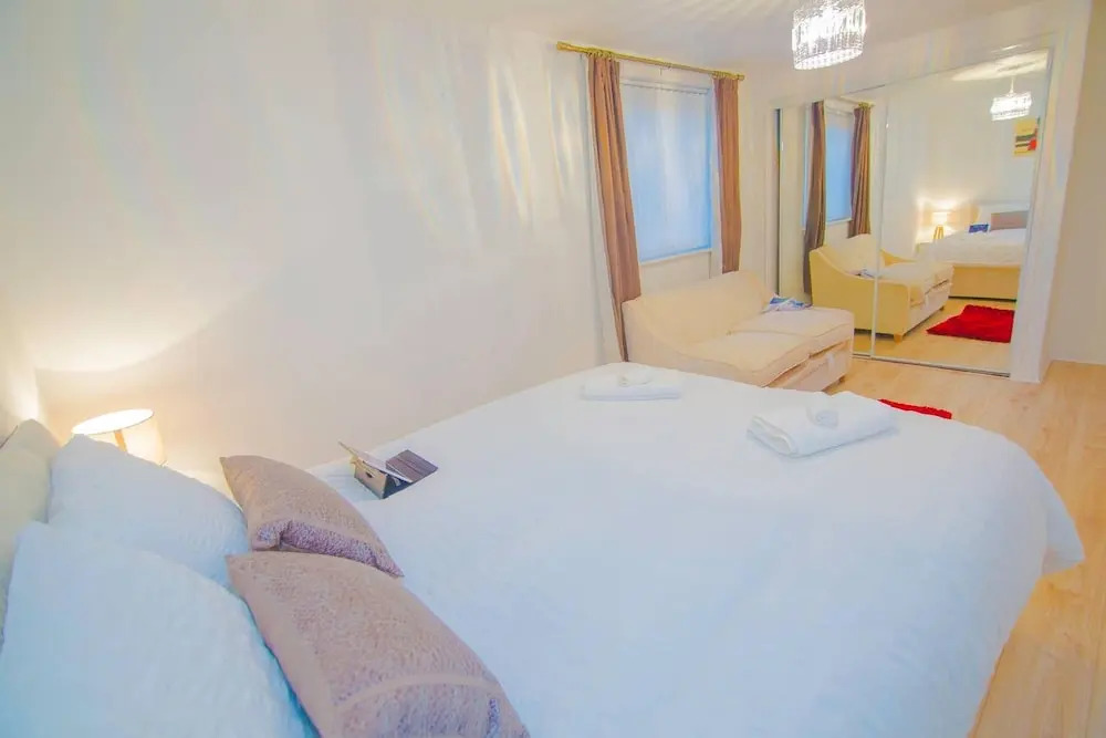 Ivy Place Airport Apartment