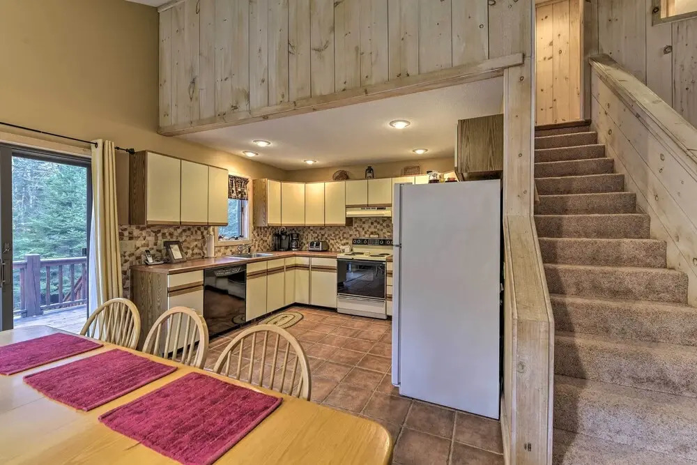 Dover Home: 7 Mi to Mount Snow Grand Summit Resort