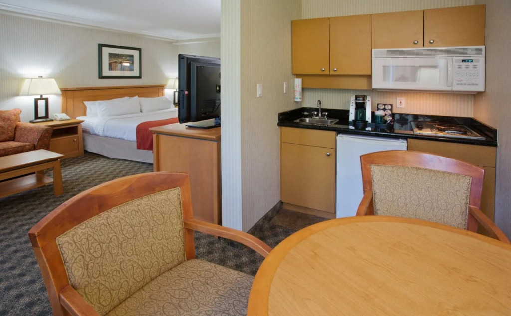 DoubleTree by Hilton North Vancouver