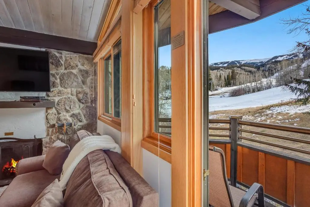 Laurelwood Condominiums Studio Deluxe Unit 414