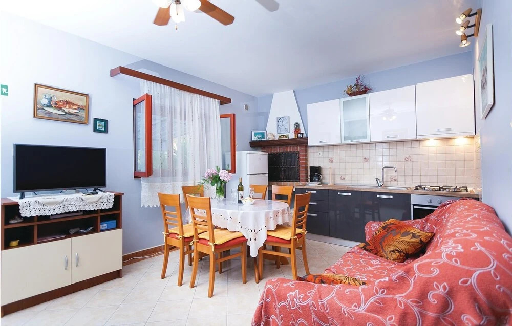 Amazing Home in Poplat With Wifi and 2 Bedrooms