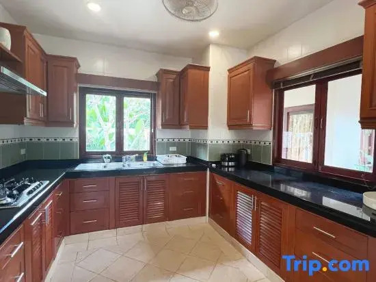 Luxury 3-bedroom villa with big pool in Rawai