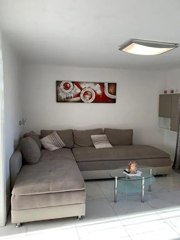 Moderne 2 Zimmer Wohnung mit Vollausstattung