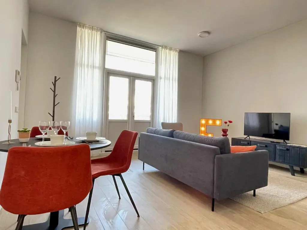 Fantastic 1 Bedroom Serviced Apartment 64m2 -MNL F-