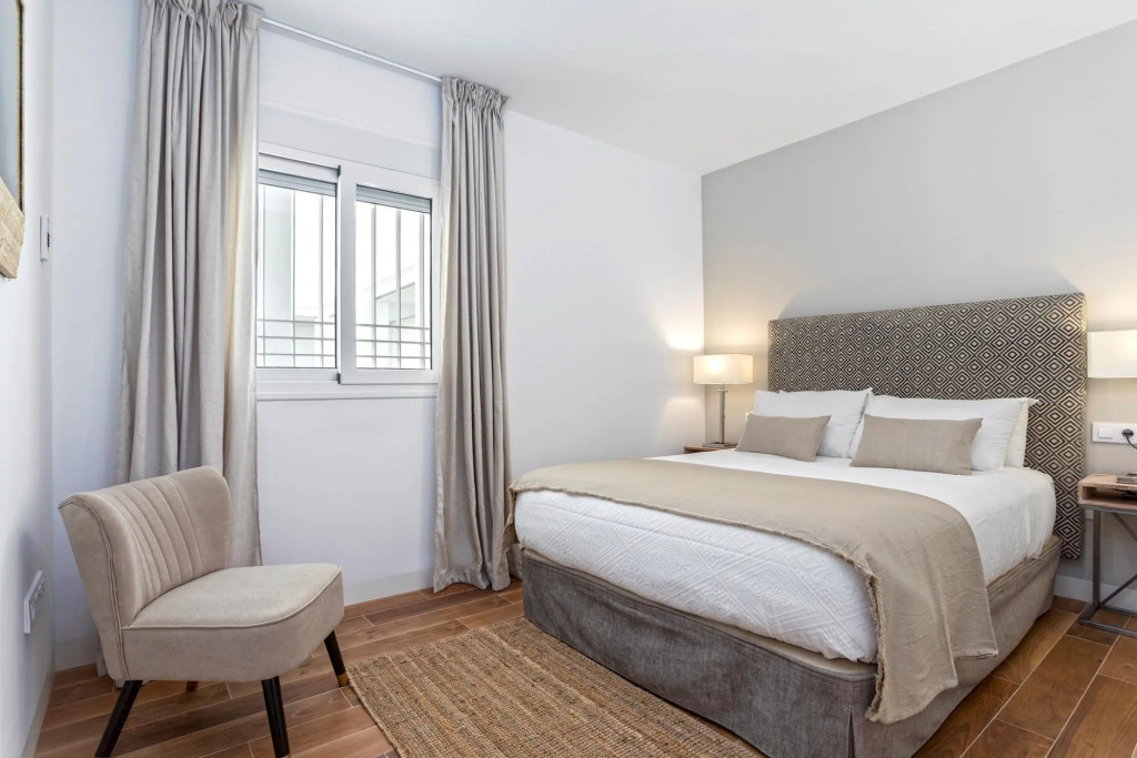 Lovely 2-bedroom apartment in Cadiz center. San Antonio III