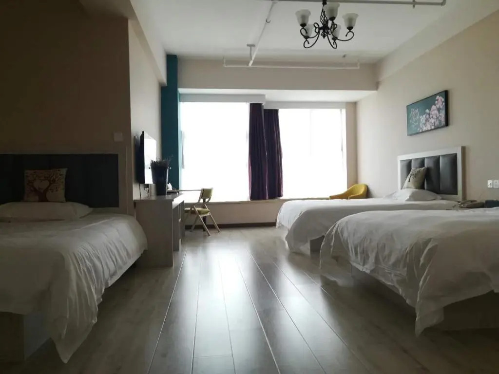 Xinlong Holiday Inn University of Petroleum