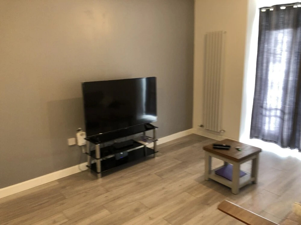 Stunning 1-bed Apartment With En-suite in Strood