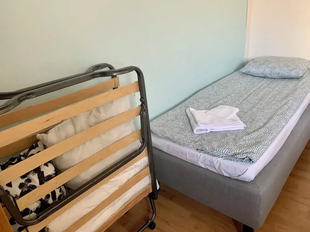 Studio Apartment - Great Location & Parking