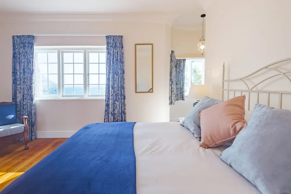 Sunny Cove Manor