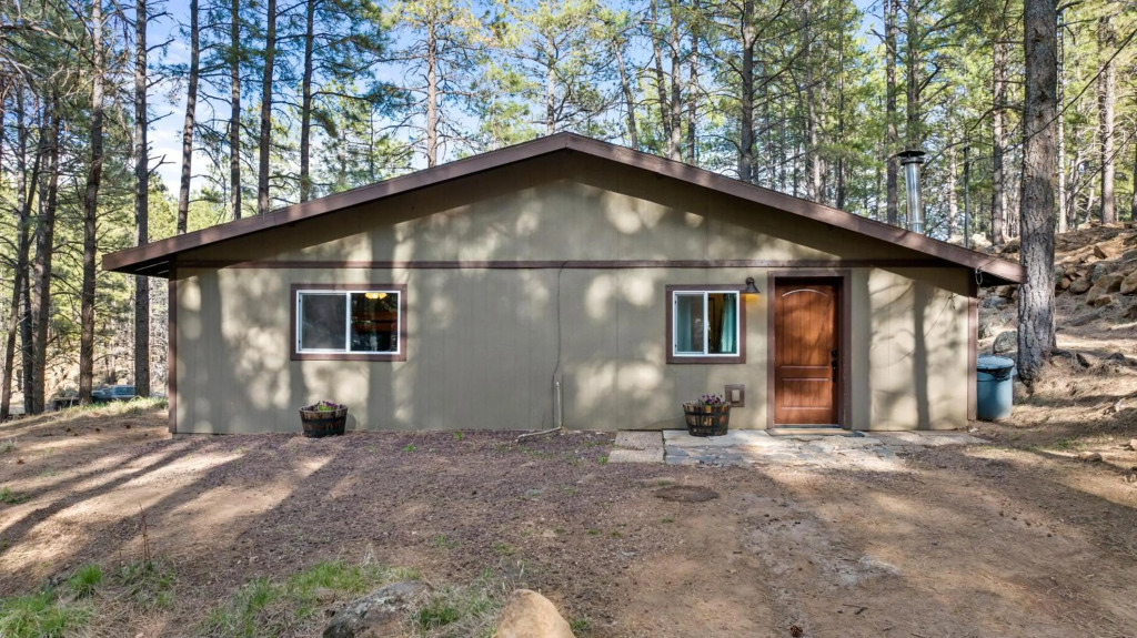 cozy cottage on hidden hollow