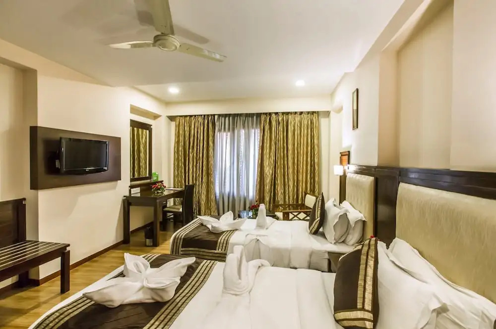 Hotel Golden Manor
