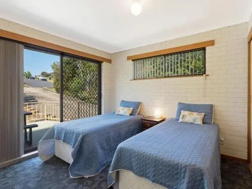 1/2 Harrington Rd