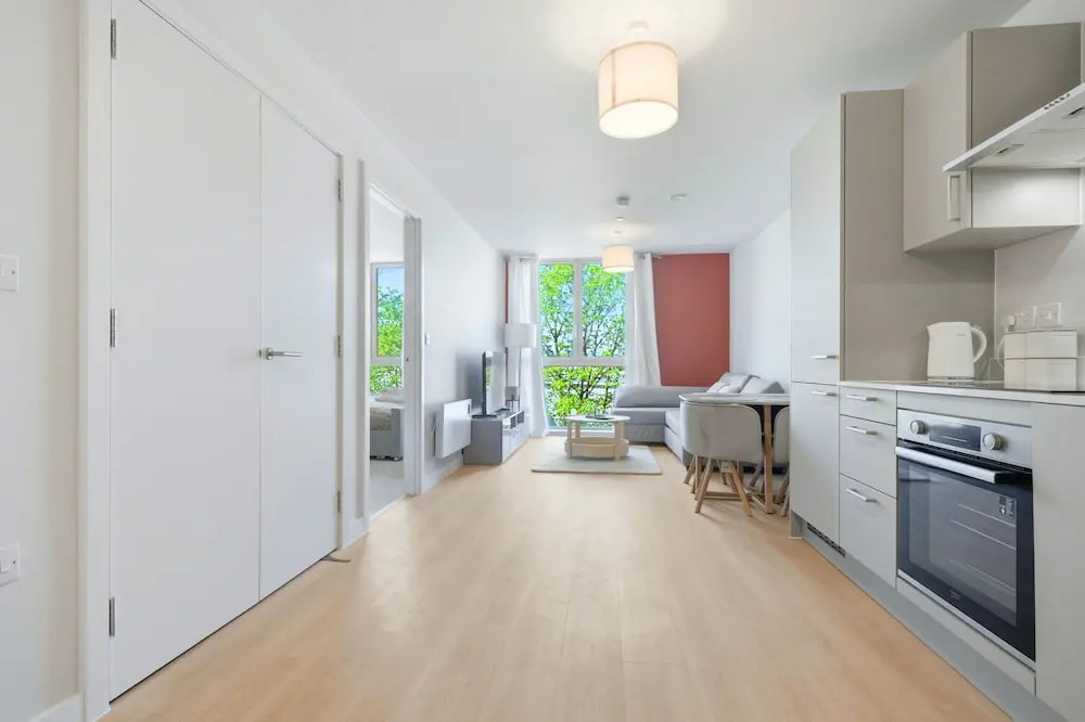 Trafford Garden Retreat with Free Car Park