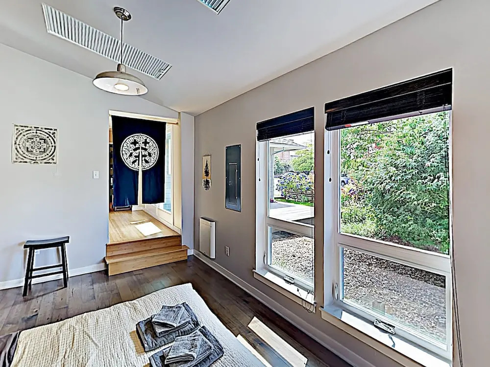 New Listing! Stylish Near Trendy Ballard 3 Bedroom Home