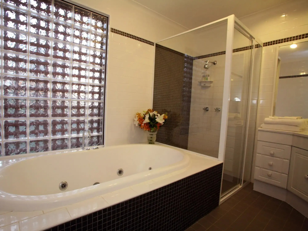 Hunter Valley Resort, Hunter Farm Adventure Centre & 4 Pines at the Farm