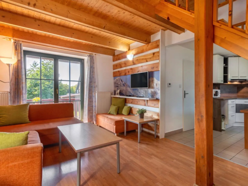 Holiday Hill 31319