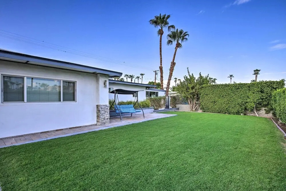 Palm Springs Home: Casita + Fire Pit!