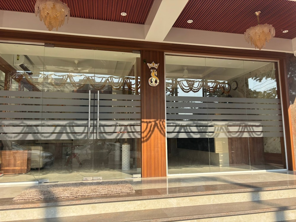 Hotel Imperial Suites - Airoli
