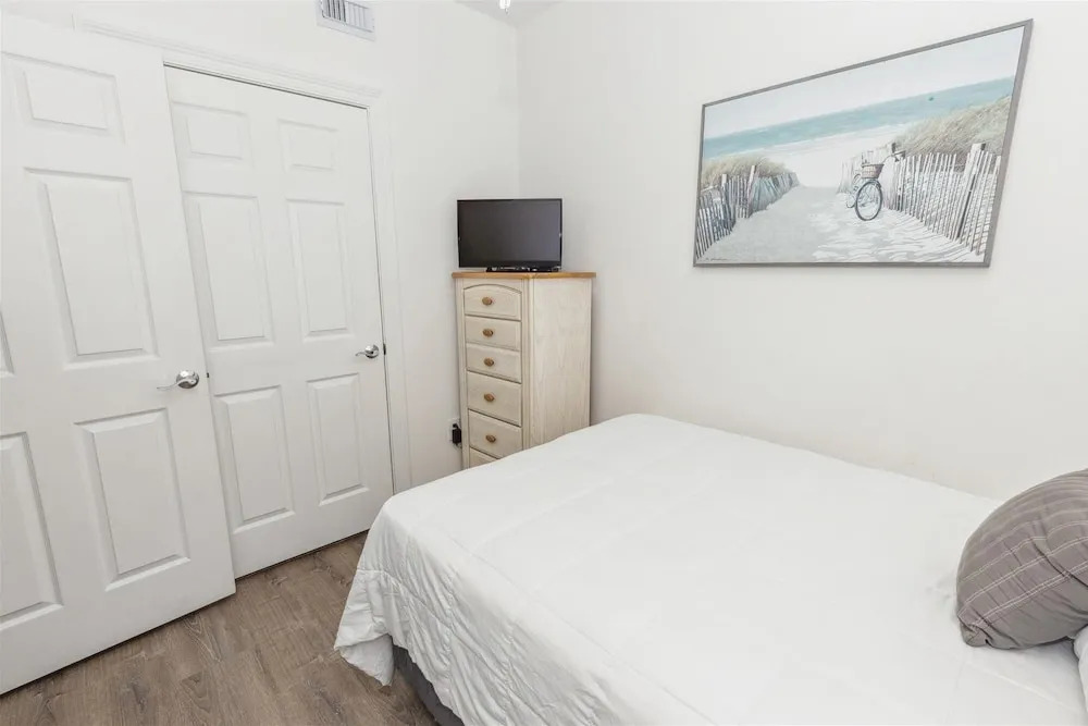 Sterling Shores 1016 2 Bedroom Condo by RedAwning