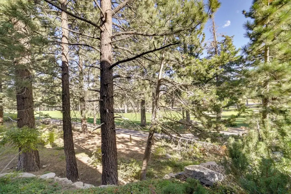 Mammoth Lakes Condo w/ Fireplace: Near Skiing!