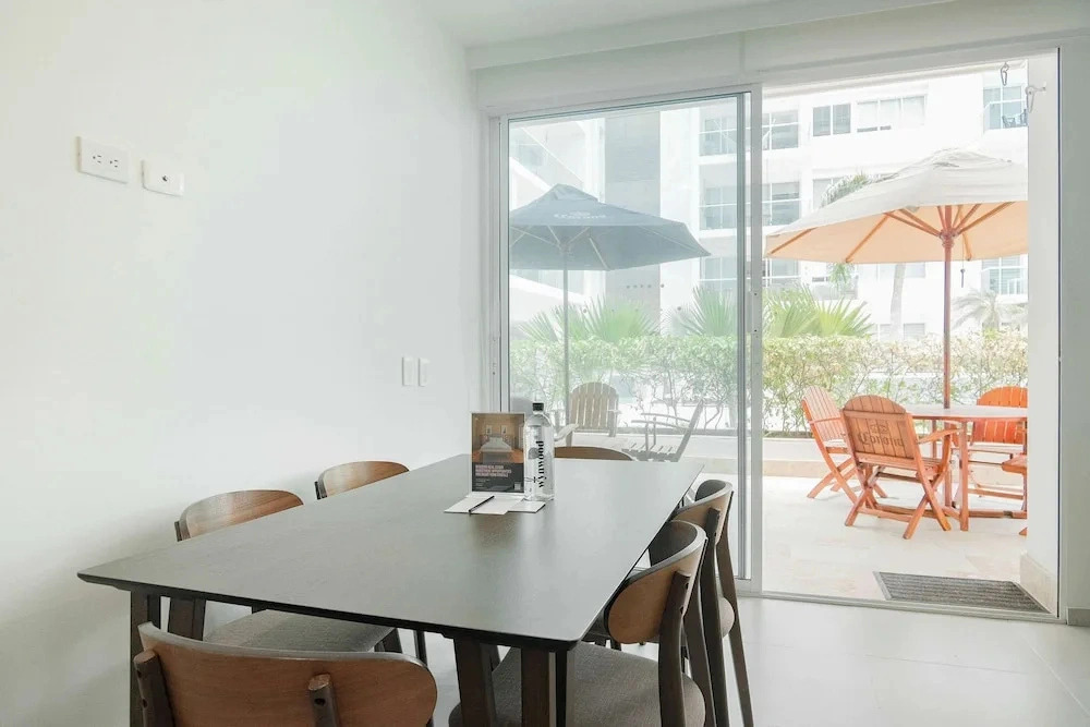 w Deluxe 2BR w Terrace A C in Morros