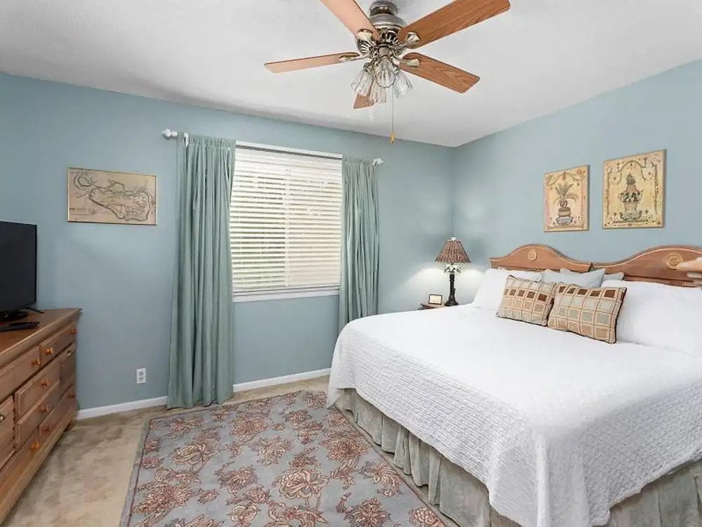 Ocean Walk Three Bedrooms by Hodnett Cooper