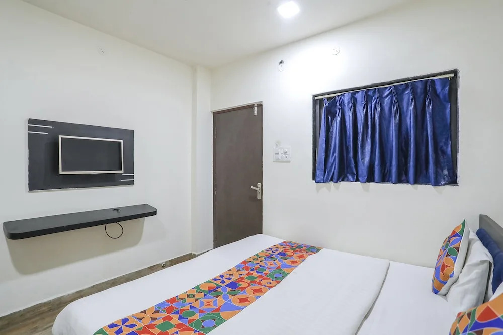 Fabhotel Leo