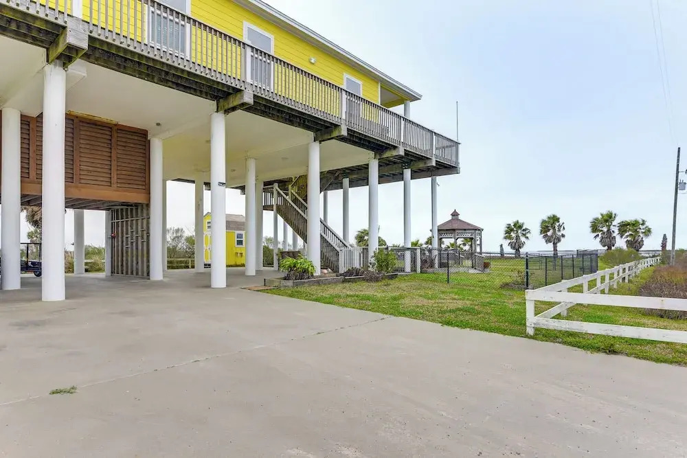 Walk to Beach! Bayfront Coastal Gem in Gilchrist