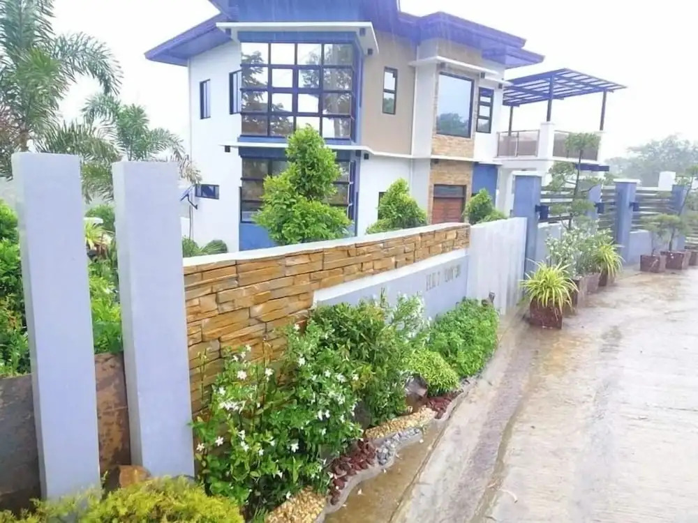 Villa - Sleeps 10 - Communal Pool - Parking