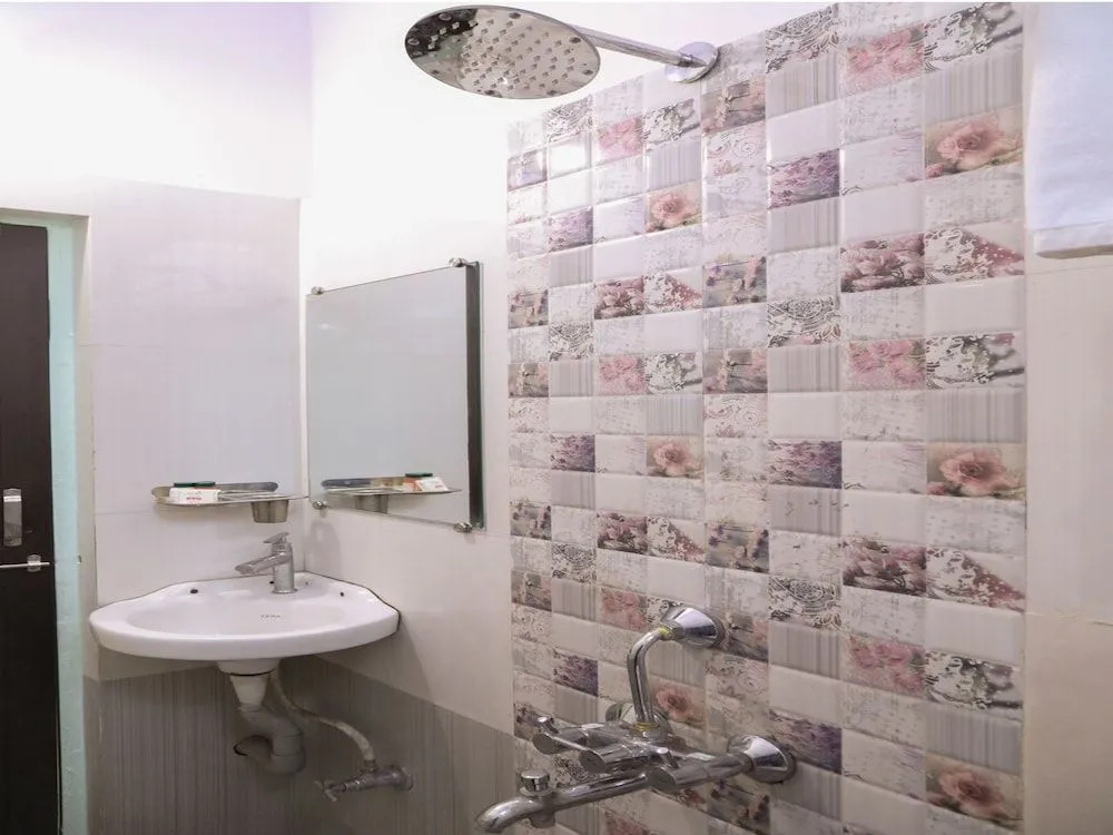OYO 13809 Hotel Siddhant