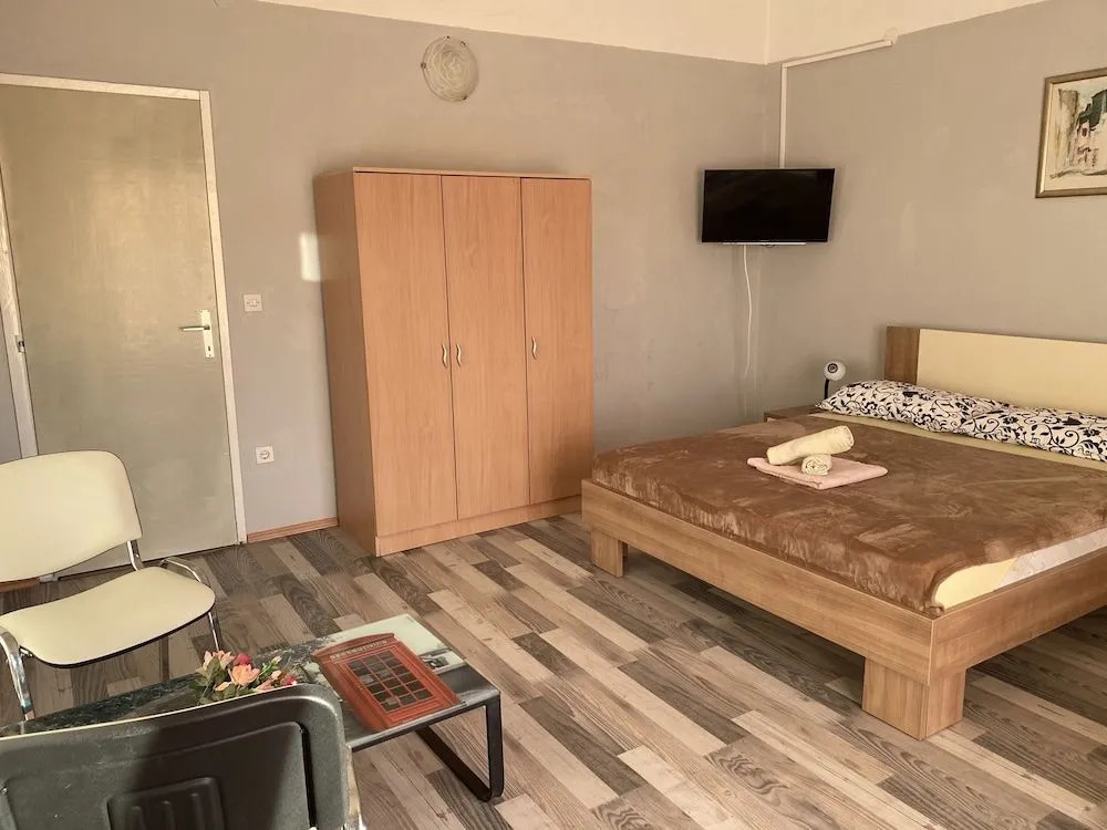 Apartments Peronja Jelsa Seafront