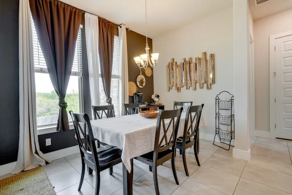 Spacious San Antonio Home: 4 Mi to Seaworld!