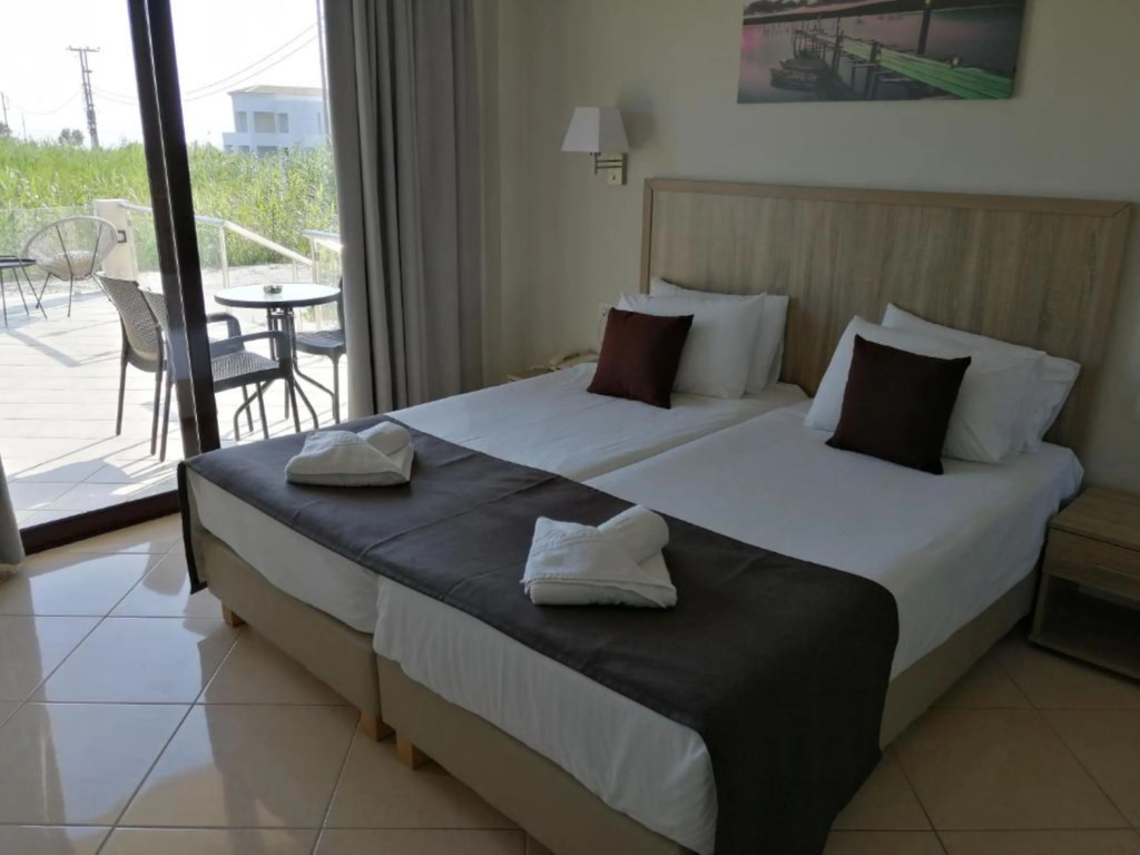 Carisa Suites and Apartments