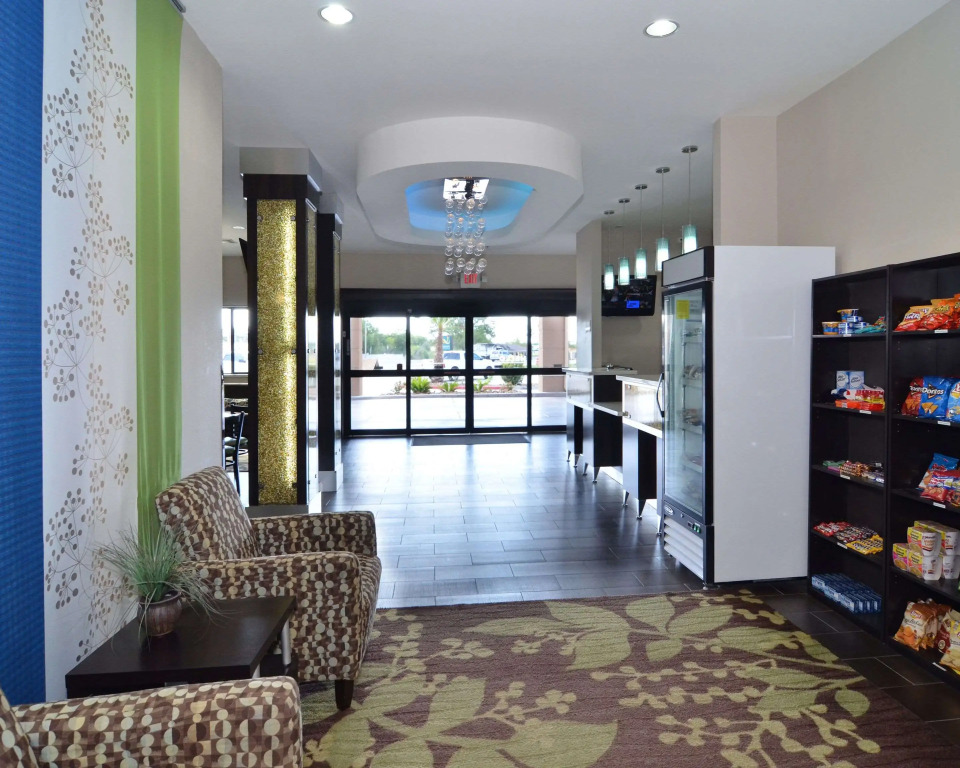 Quality Inn & Suites Kenedy - Karnes City