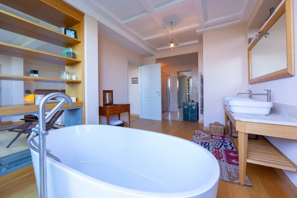 Paradis Relais Pool View EV Recharge