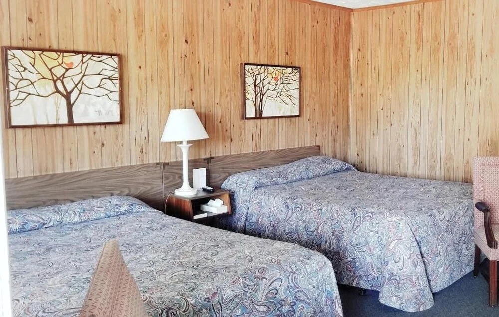 Tanglewood Motel and Log Cabins