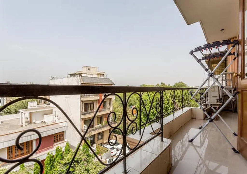 BluO Classic 1BHK - Defence Colony Market
