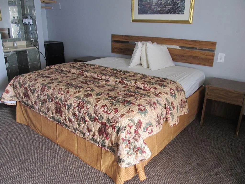 Great Lakes Motel