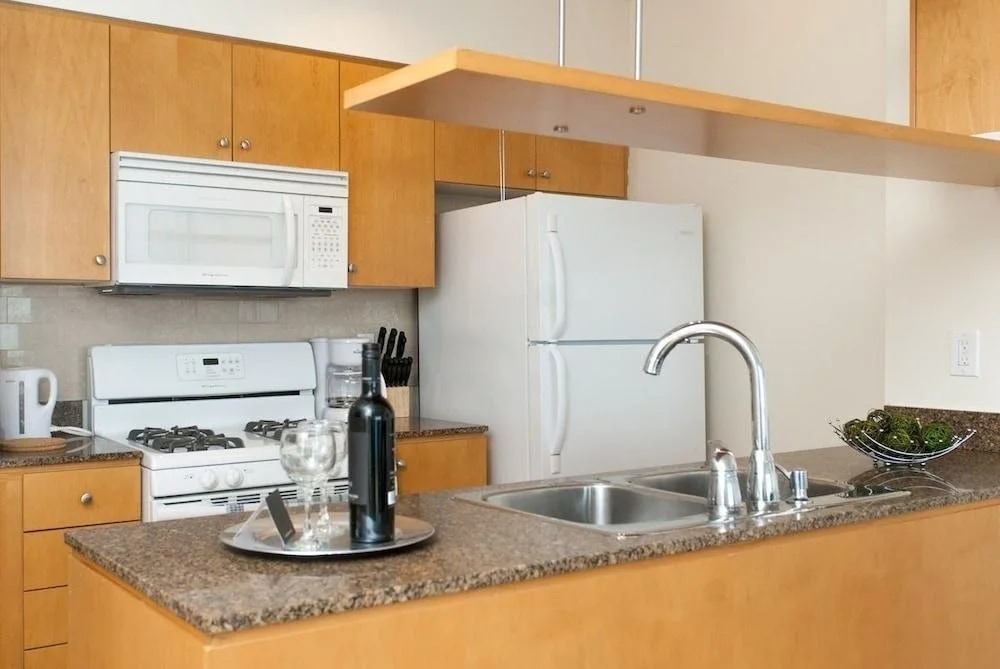 HydeWest - Mariner Furnished Suite