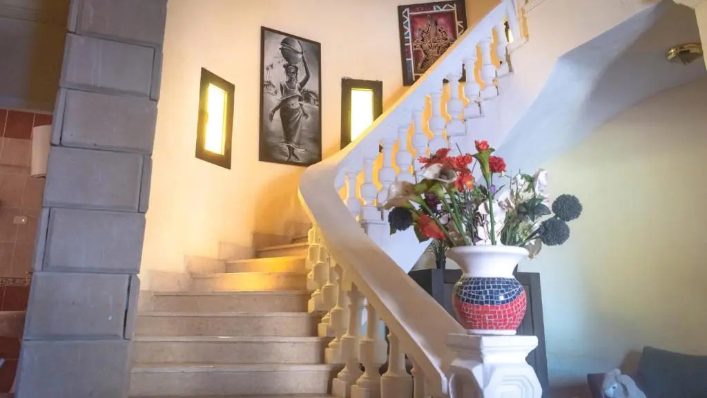 Yellow Family Villa - Private Pool - AC- 5 Min Walk to Beach