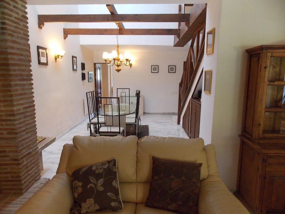 Spacious Townhouse Near Beaches & Golf
