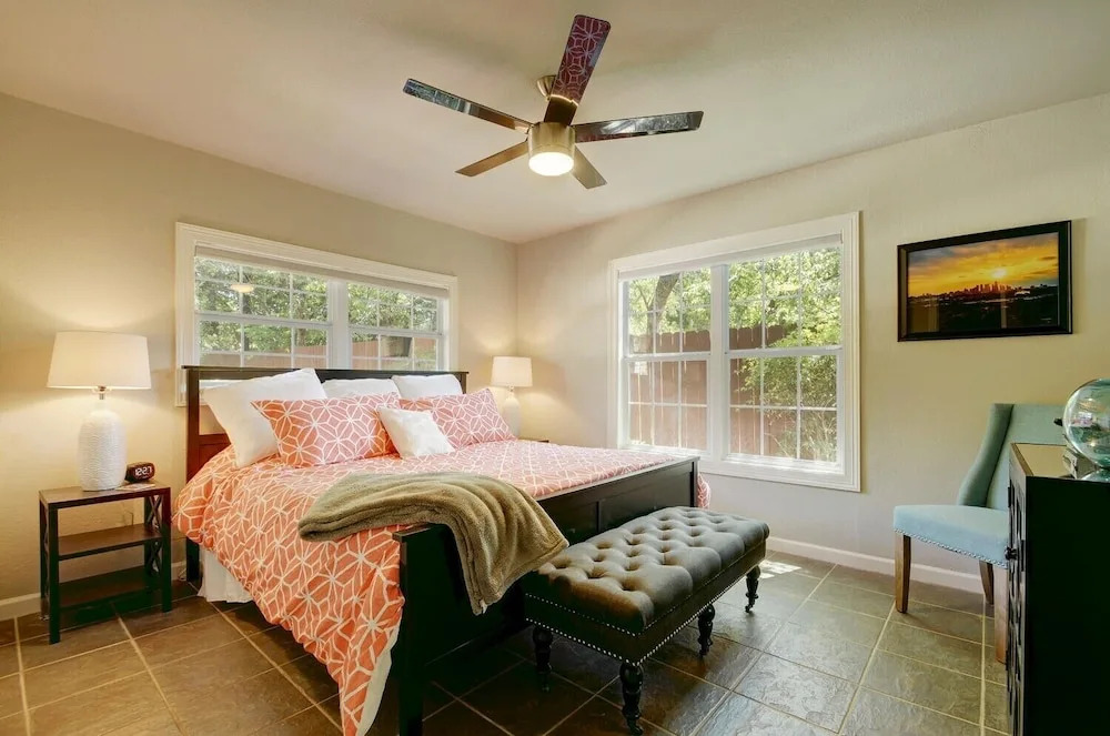 3BR 2BA Elegant Tarrytown House by RedAwning