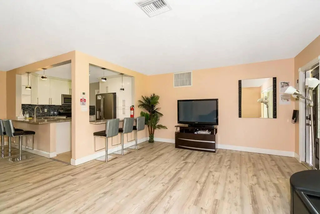 Tranquil Retreat with HEATED POOL Minutes to the Beach