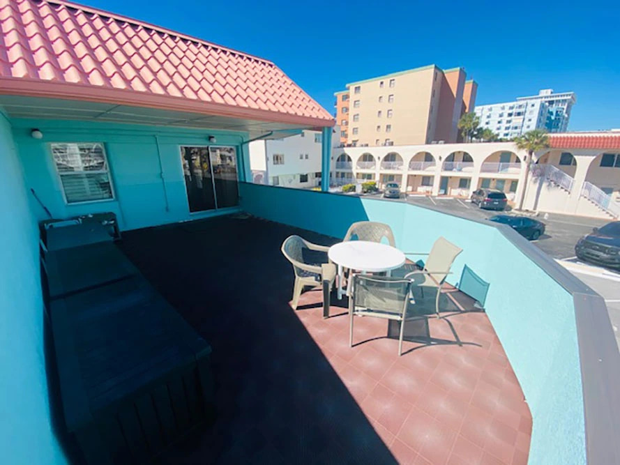 Redington Directly on the Beach Sea Rocket WiFi Parking 30