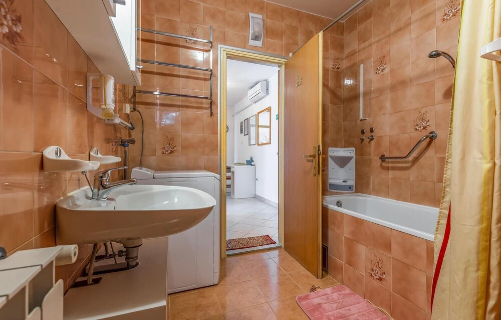 Stunning Apartment in Rovinj With 3 Bedrooms and Wifi
