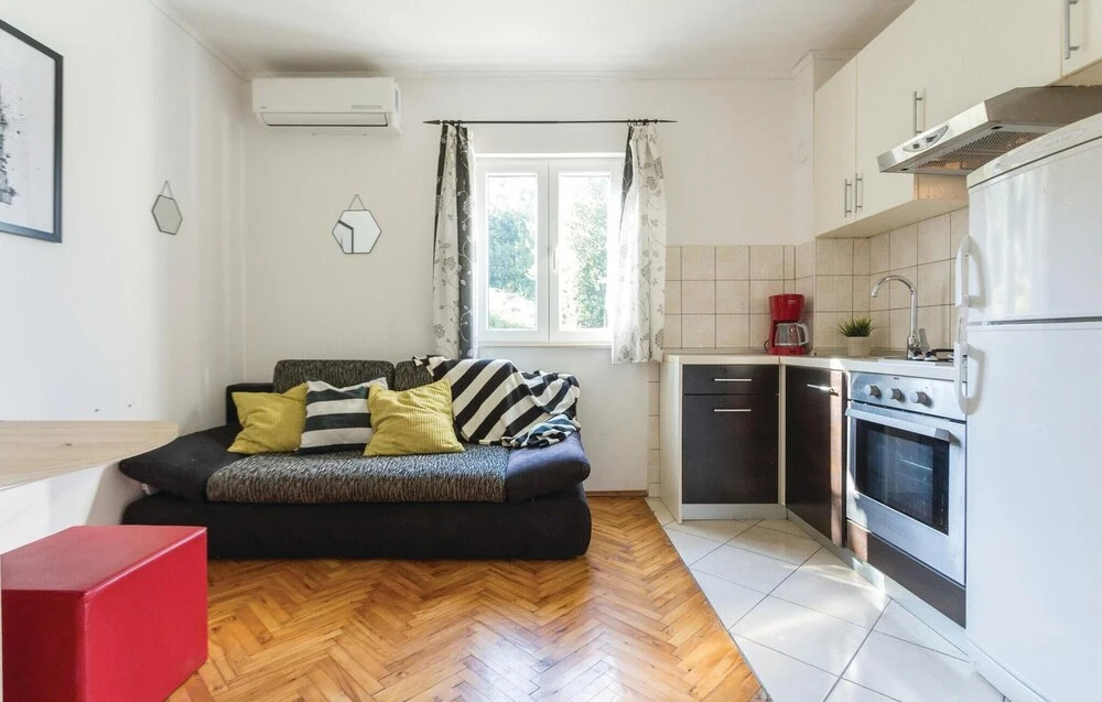 Beautiful Home in Radovcici With Wifi and 2 Bedrooms